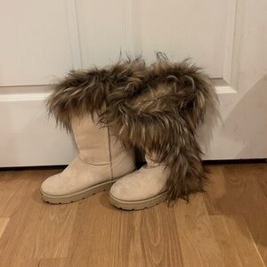 BAMBOO Beige Winter Boots with Faux Fur